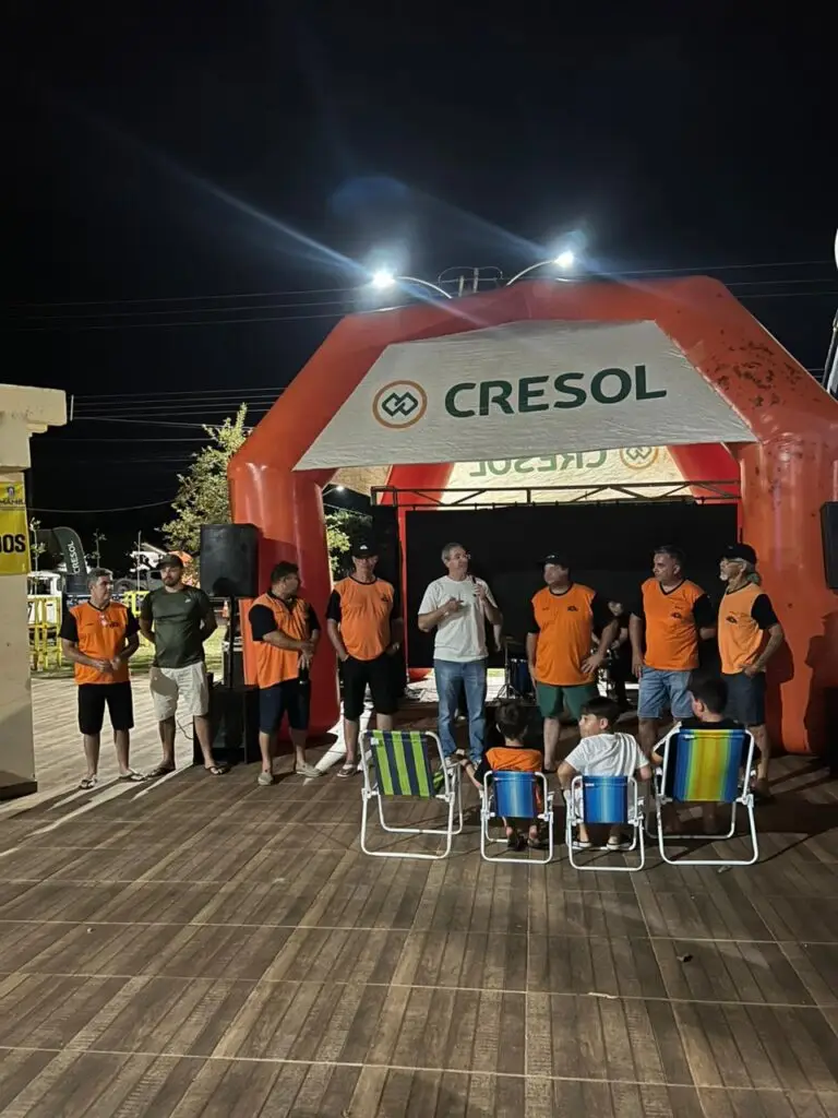 Encontro de carros antigos transforma Praça São José em ponto de cultura e lazer em Amambai