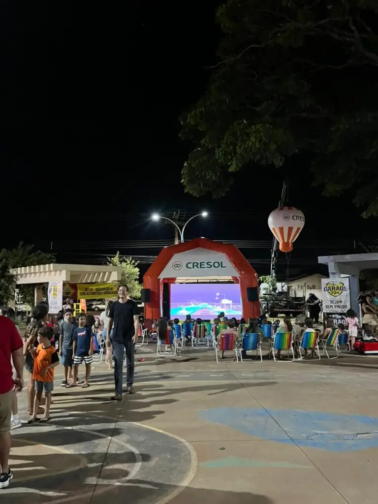 Encontro de carros antigos transforma Praça São José em ponto de cultura e lazer em Amambai