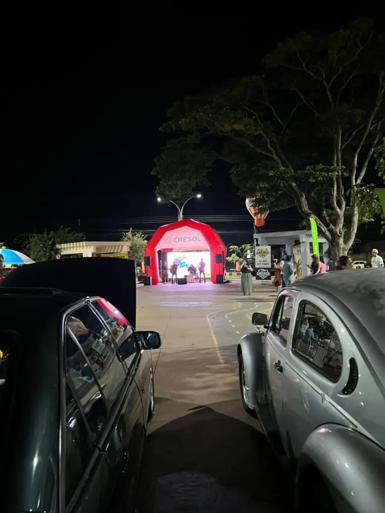 Encontro de carros antigos transforma Praça São José em ponto de cultura e lazer em Amambai