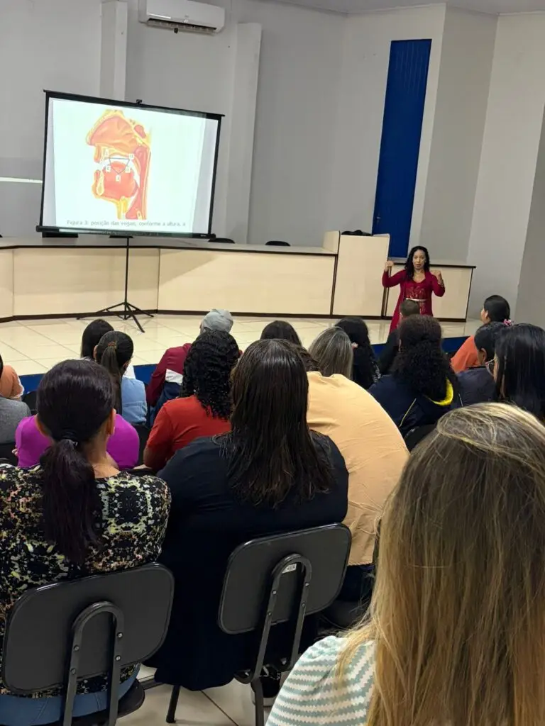 Iguatemi: Formação continuada com profissionais da rede municipal de ensino teve palestra com fonoaudióloga