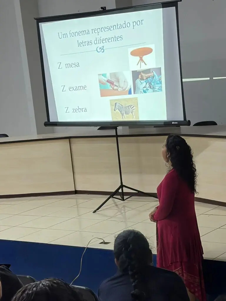 Iguatemi: Formação continuada com profissionais da rede municipal de ensino teve palestra com fonoaudióloga