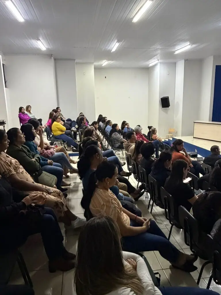 Iguatemi: Formação continuada com profissionais da rede municipal de ensino teve palestra com fonoaudióloga