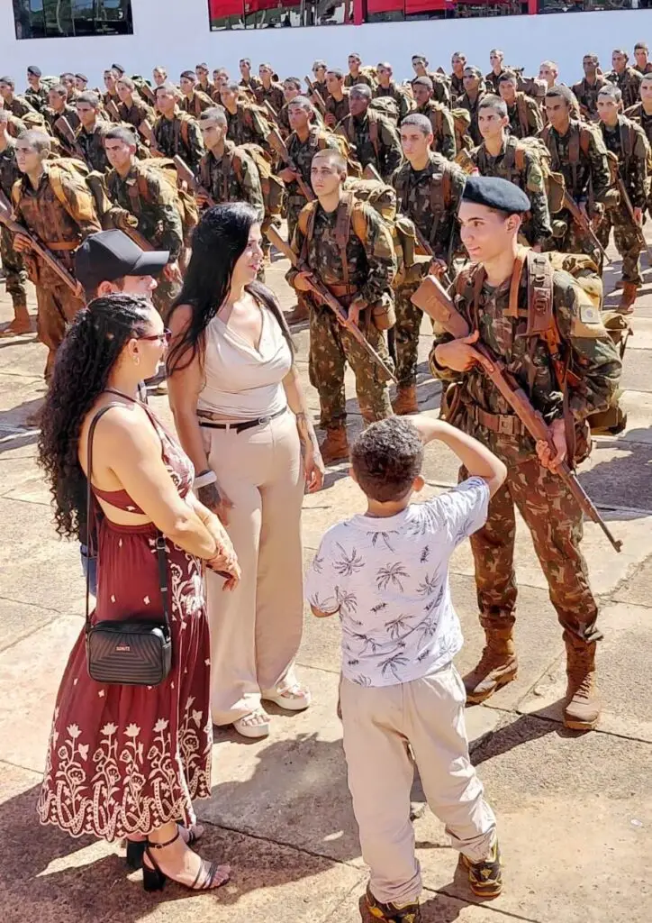 Ao participar da Formatura da Boina no 17º RC Mec, Darci destaca ingresso de mulheres no Exército Brasileiro