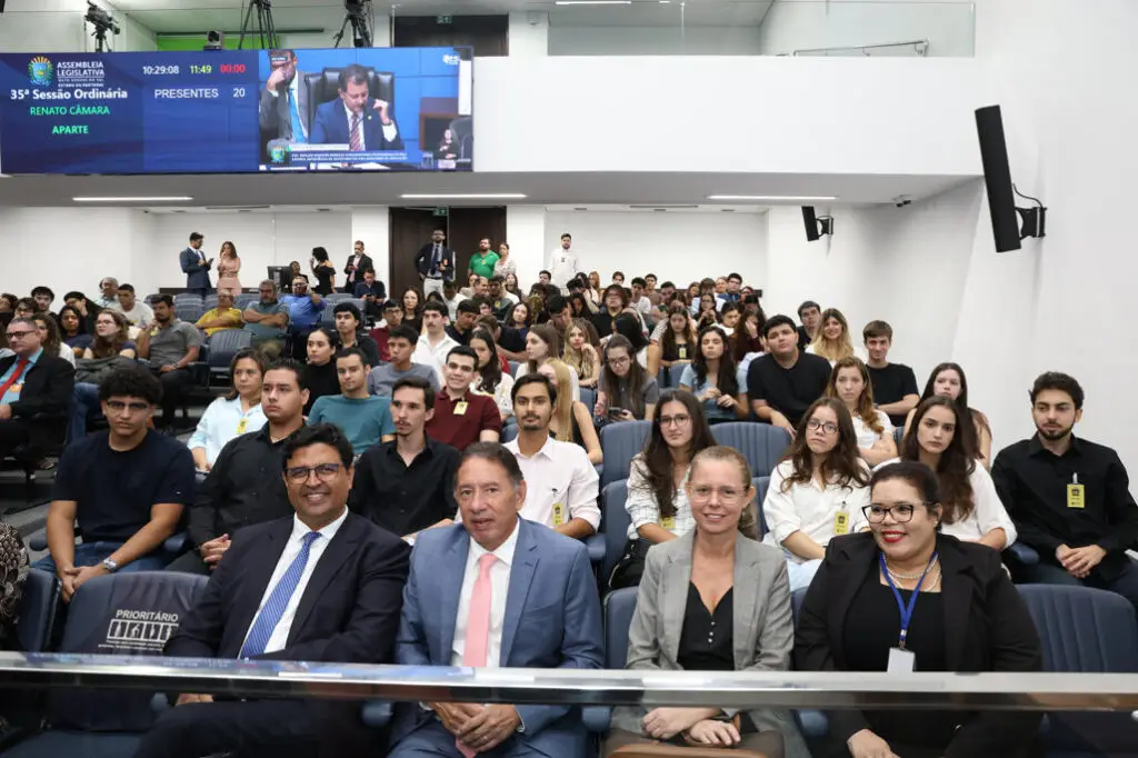 Gerson Claro recebe Acadêmicos de Direito da UCDB em visita à ALEMS