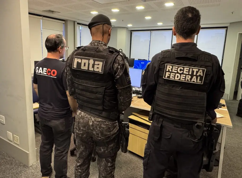Operação Fluxo Oculto mira esquema no setor de combustíveis com movimentação de R$ 26 bilhões em fintechs Operação Fluxo Oculto mira esquema no setor de combustíveis com movimentação de R$ 26 bilhões em fintechs