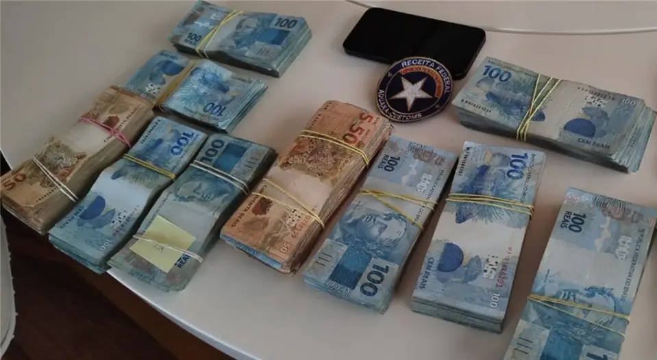 Operação Fluxo Oculto mira esquema no setor de combustíveis com movimentação de R$ 26 bilhões em fintechs Operação Fluxo Oculto mira esquema no setor de combustíveis com movimentação de R$ 26 bilhões em fintechs