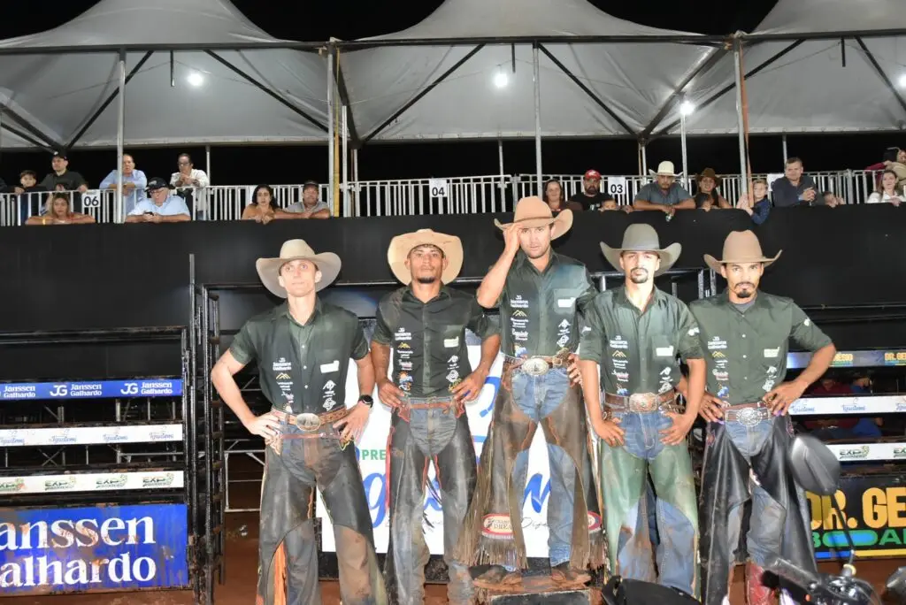 Final do rodeio e show com o cantor Eduardo Costa encerraram as atividades do aniversário de Iguatemi com recorde de público