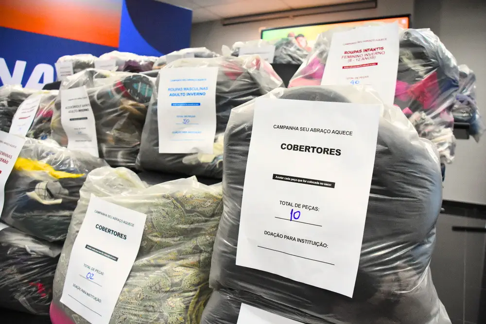Colaboradores da Fiems doam quase mil peças à Campanha Seu Abraço Aquece