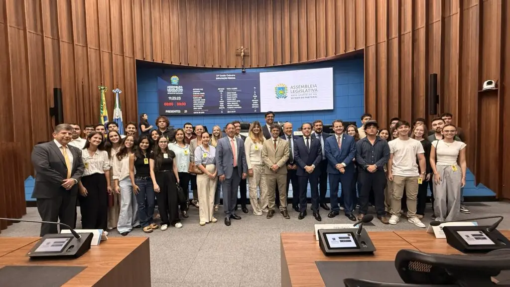 Gerson Claro recebe Acadêmicos de Direito da UCDB em visita à ALEMS