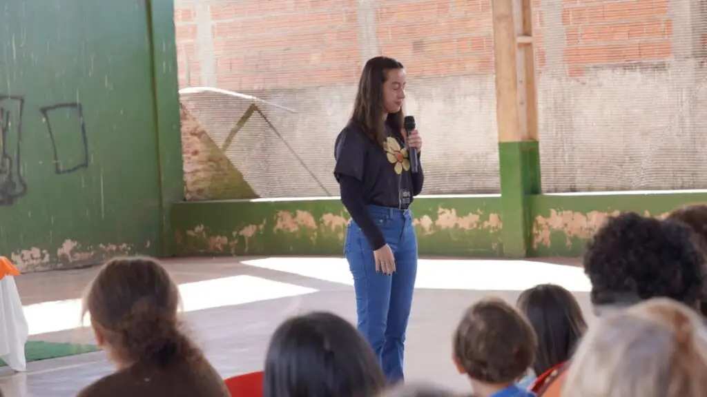 Prefeitura de Juti realiza encontro sobre o Maio Laranja, com beneficiários dos programas sociais