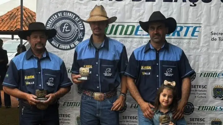 Atletas do laço comprido iguatemiense fazem bonito na festa do laço em Japorã Atletas do laço comprido iguatemiense fazem bonito na festa do laço em Japorã