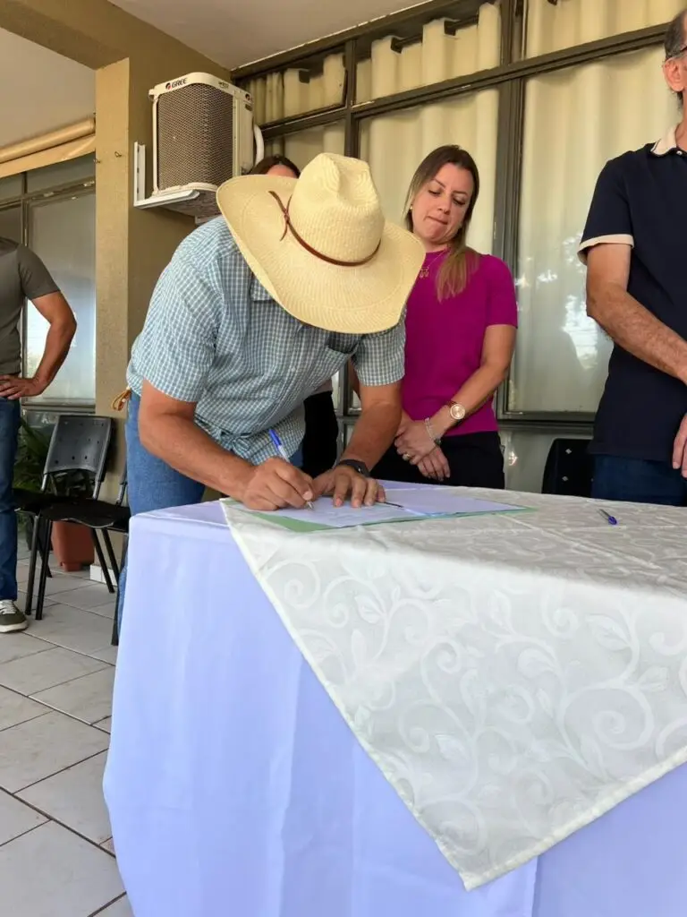 APAE de Amambai celebra assinatura de convênio para melhoria da estrutura escolar