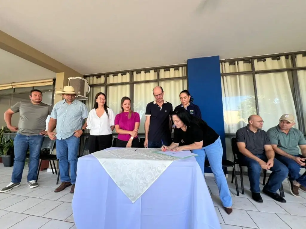 APAE de Amambai celebra assinatura de convênio para melhoria da estrutura escolar