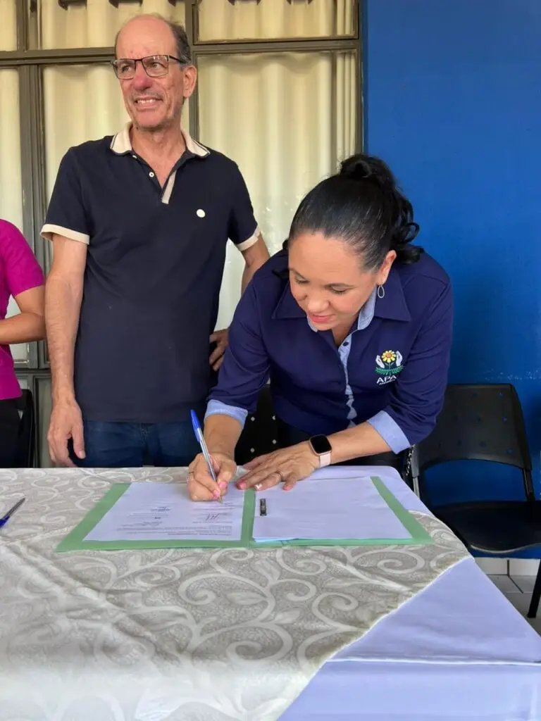 APAE de Amambai celebra assinatura de convênio para melhoria da estrutura escolar