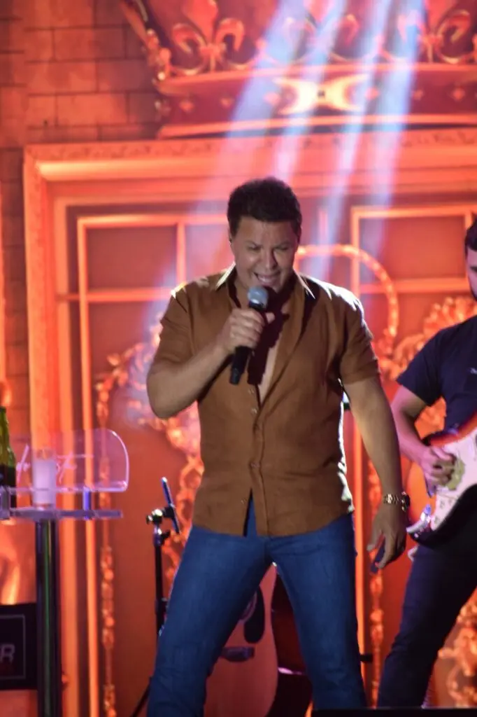 Show de Eduardo Costa supera expectativa com público de mais de 10 mil pessoas em Iguatemi