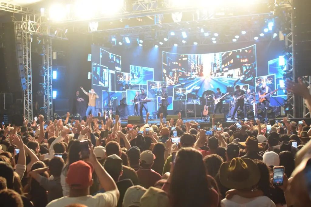 Show de Eduardo Costa supera expectativa com público de mais de 10 mil pessoas em Iguatemi