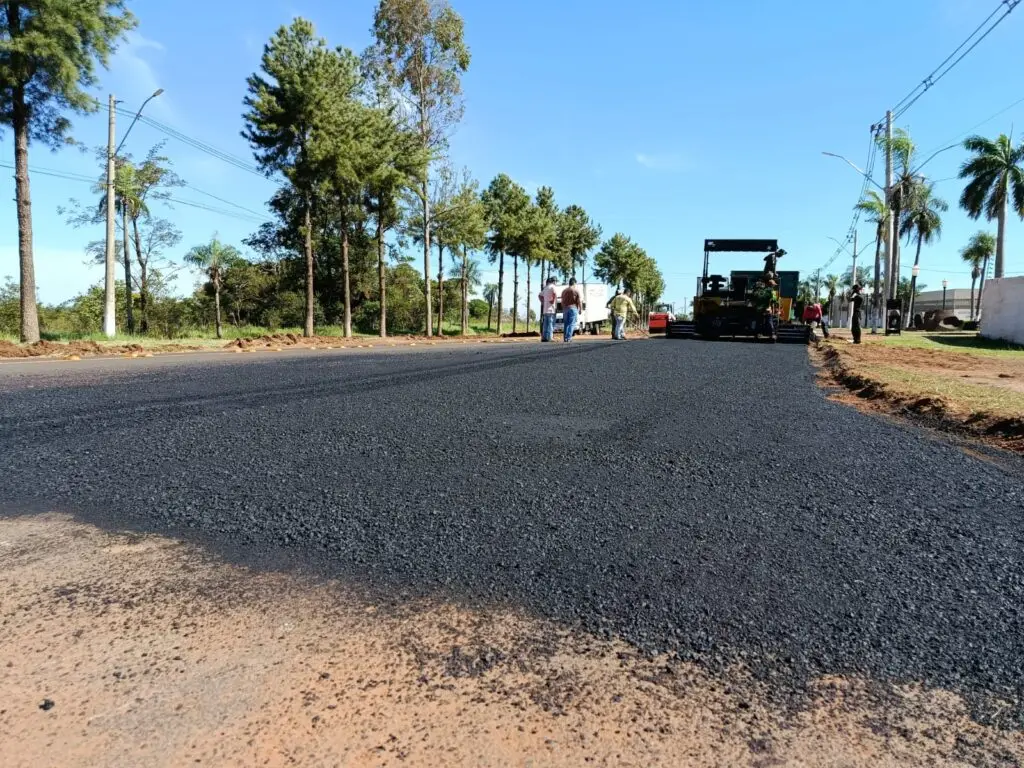 Recapeamento com recursos próprios transforma avenida e garante mais qualidade de vida em Coronel Sapucaia