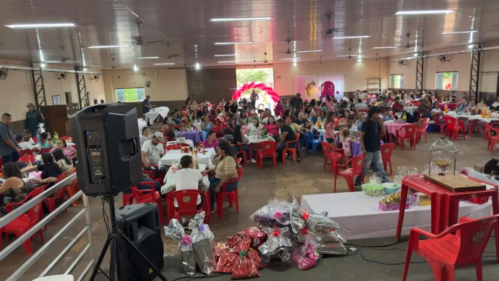 Vereador João Paulo prestigia almoço especial em homenagem às mães no distrito de Cristalina, em Caarapó