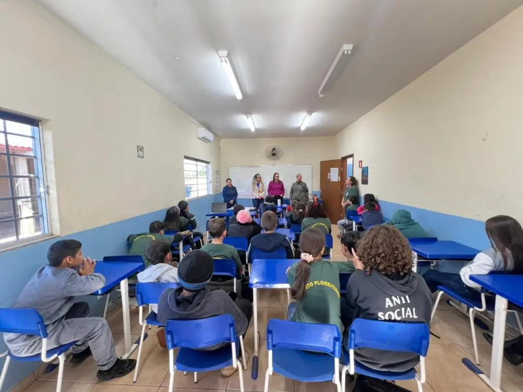 Projeto Florestinha recebe palestra educativa da campanha Maio Laranja em Amambai