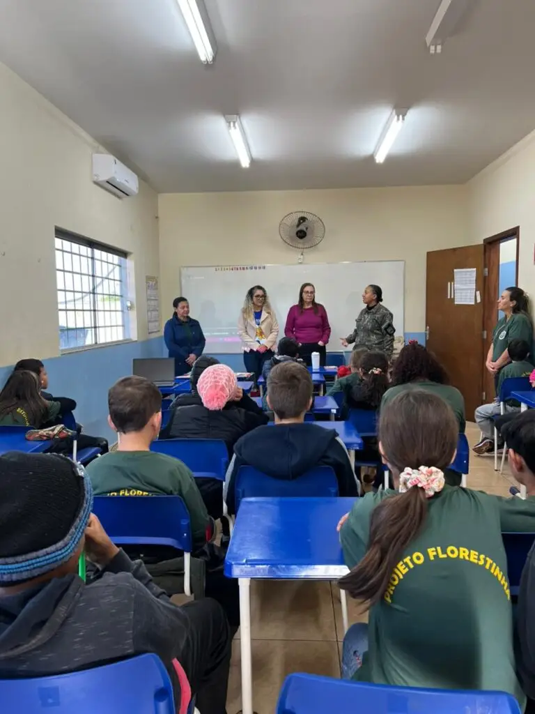 Projeto Florestinha recebe palestra educativa da campanha Maio Laranja em Amambai