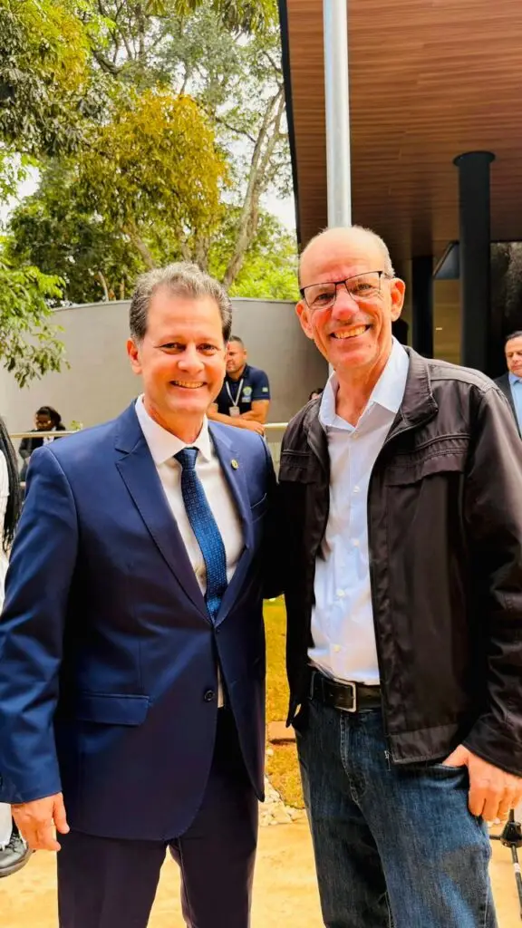 Prefeito de Amambai participa da inauguração do estacionamento vertical da ALEMS e lançamento de livro histórico dos 45 anos da Assembleia Prefeito de Amambai participa da inauguração do estacionamento vertical da ALEMS e lançamento de livro histórico dos 45 anos da Assembleia