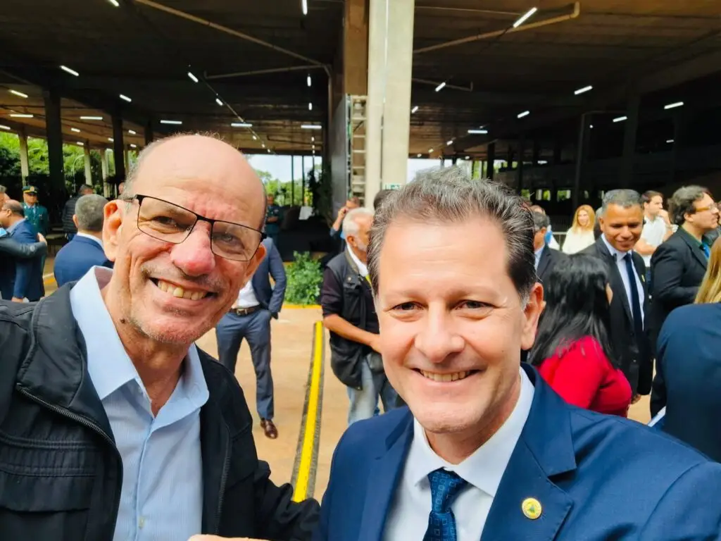 Prefeito de Amambai participa da inauguração do estacionamento vertical da ALEMS e lançamento de livro histórico dos 45 anos da Assembleia Prefeito de Amambai participa da inauguração do estacionamento vertical da ALEMS e lançamento de livro histórico dos 45 anos da Assembleia