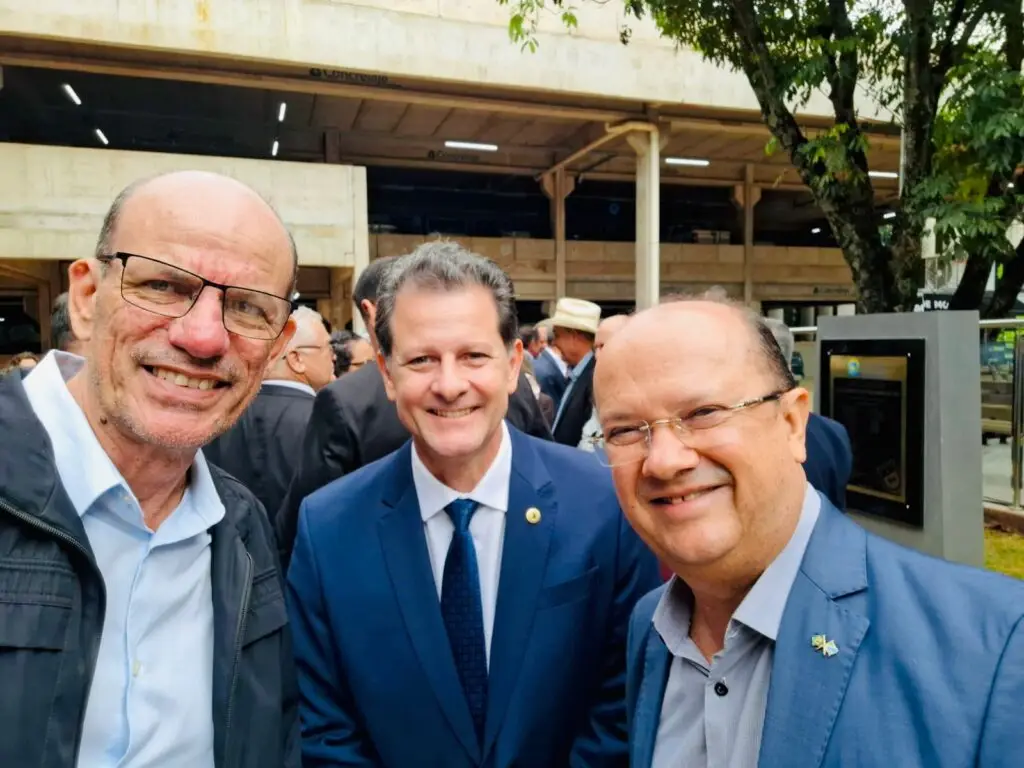 Prefeito de Amambai participa da inauguração do estacionamento vertical da ALEMS e lançamento de livro histórico dos 45 anos da Assembleia Prefeito de Amambai participa da inauguração do estacionamento vertical da ALEMS e lançamento de livro histórico dos 45 anos da Assembleia