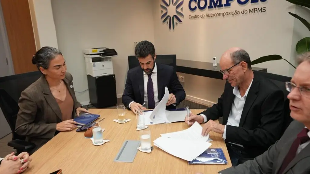 Amambai: Prefeito Sérgio Barbosa participa da assinatura de cooperação entre Prefeitura e Ministério Público para fortalecimento da proteção às vítimas de crimes violentos Amambai: Prefeito Sérgio Barbosa participa da assinatura de cooperação entre Prefeitura e Ministério Público para fortalecimento da proteção às vítimas de crimes violentos