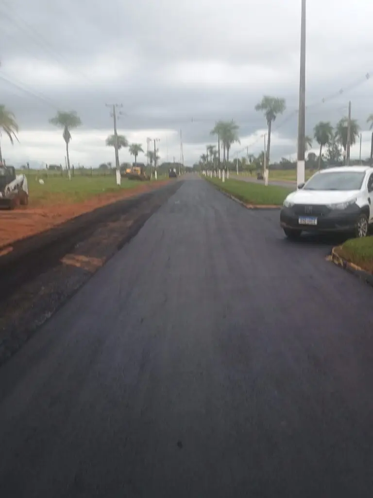 Prefeitura de Coronel Sapucaia executa recapeamento em trecho de acesso à cidade