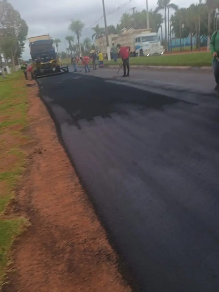 Prefeitura de Coronel Sapucaia executa recapeamento em trecho de acesso à cidade