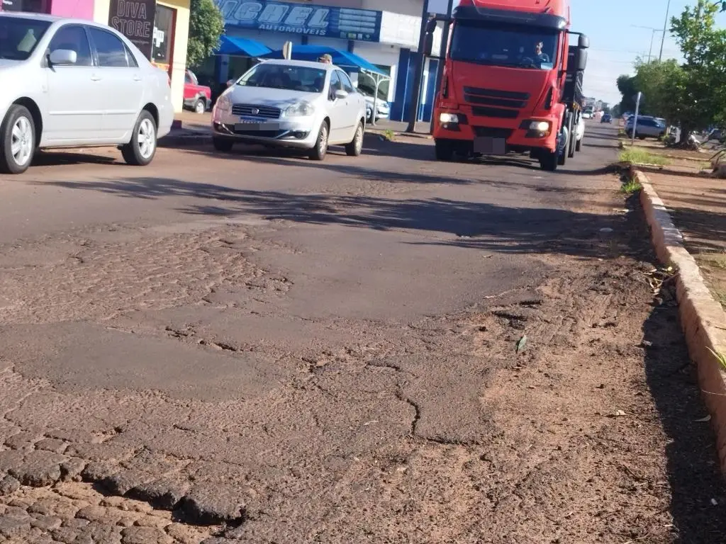 Parceria entre Governo do Estado e prefeitura garante recuperação de duas principais vias urbanas em Amambai