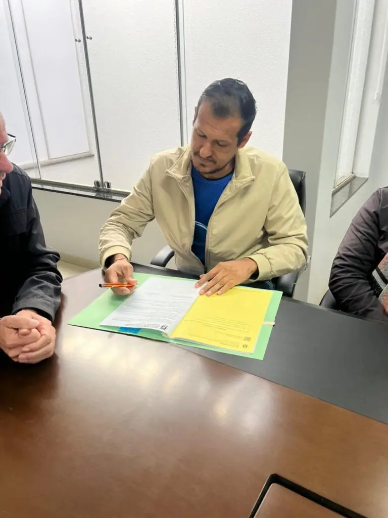 Prefeitura de Amambai formaliza convênio com a Associação de Ciclismo Amambaiense para a realização da 3ª Marathon Cidade Crepúsculo