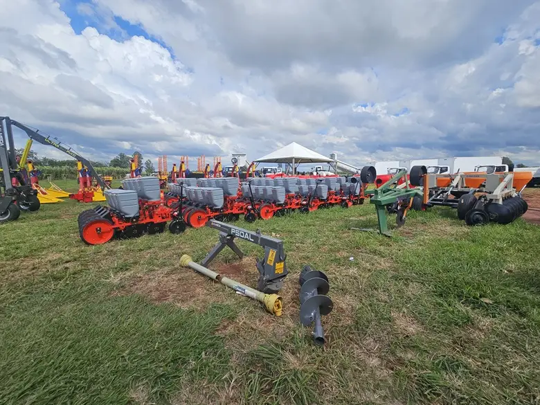 Governo do Estado viabiliza 77 máquinas e implementos para fortalecer a agricultura familiar em 27 municípios Governo do Estado viabiliza 77 máquinas e implementos para fortalecer a agricultura familiar em 27 municípios