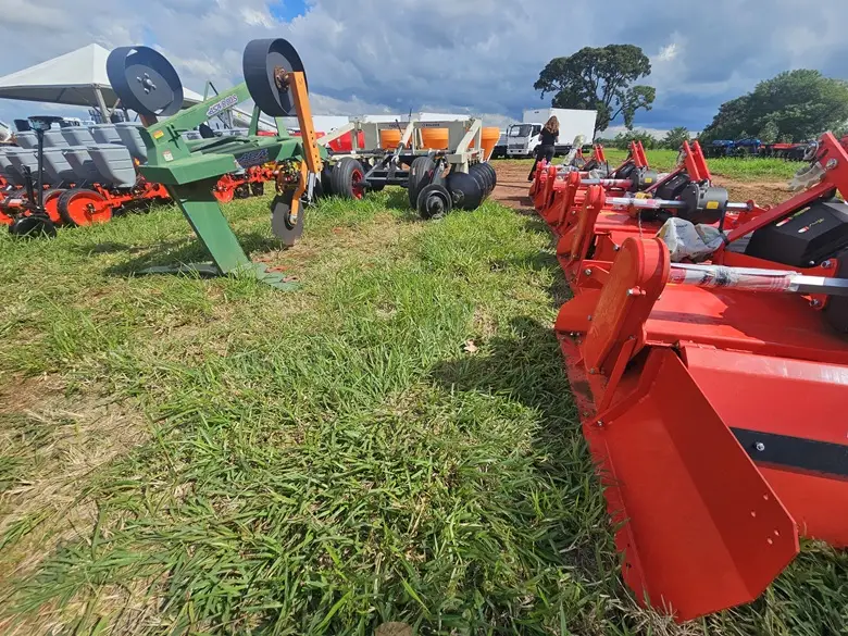 Governo do Estado viabiliza 77 máquinas e implementos para fortalecer a agricultura familiar em 27 municípios Governo do Estado viabiliza 77 máquinas e implementos para fortalecer a agricultura familiar em 27 municípios