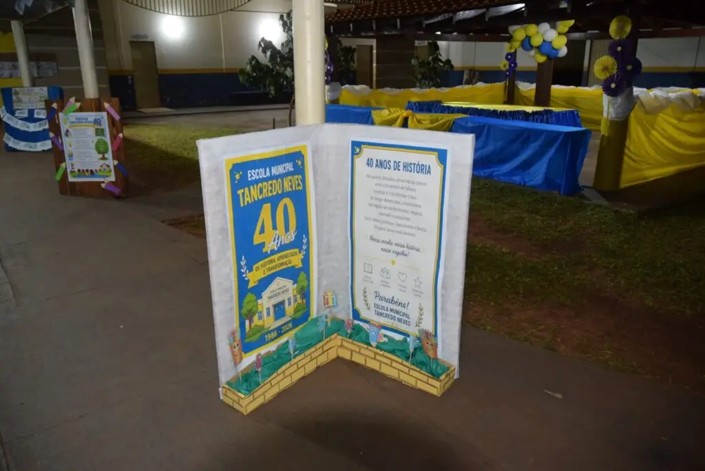 Noite de homenagens marca comemoração dos 40 anos da Escola Municipal de Tempo Integral Tancredo Neves