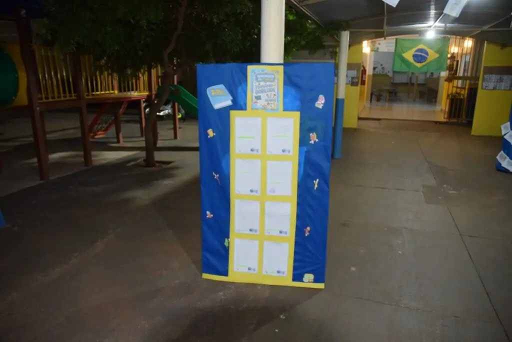 Noite de homenagens marca comemoração dos 40 anos da Escola Municipal de Tempo Integral Tancredo Neves
