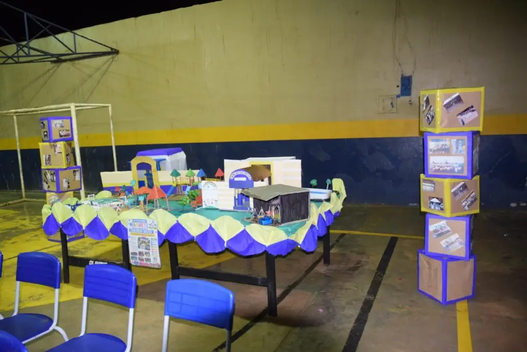 Noite de homenagens marca comemoração dos 40 anos da Escola Municipal de Tempo Integral Tancredo Neves