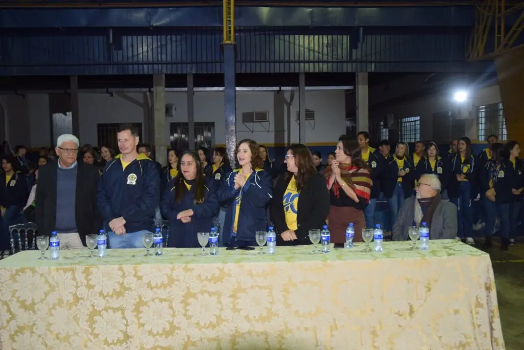 Noite de homenagens marca comemoração dos 40 anos da Escola Municipal de Tempo Integral Tancredo Neves