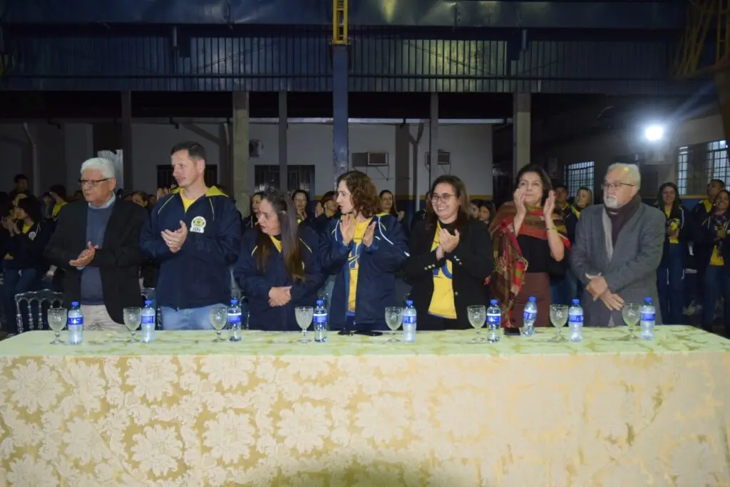 Noite de homenagens marca comemoração dos 40 anos da Escola Municipal de Tempo Integral Tancredo Neves