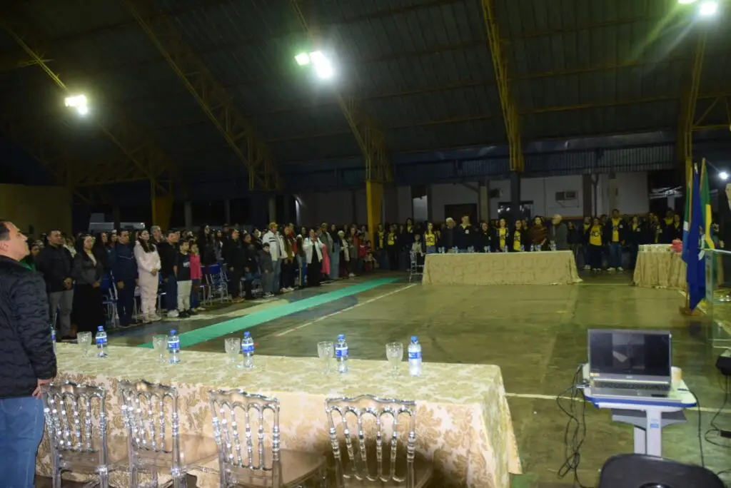 Noite de homenagens marca comemoração dos 40 anos da Escola Municipal de Tempo Integral Tancredo Neves