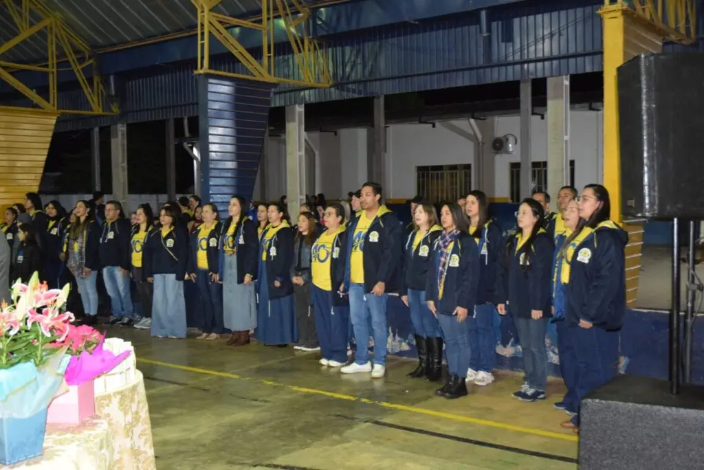 Noite de homenagens marca comemoração dos 40 anos da Escola Municipal de Tempo Integral Tancredo Neves