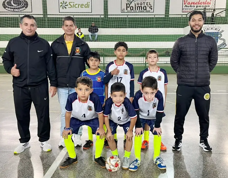 Se preparando para competição regional Tacuru e Sete Quedas fazem amistosos de futsal de base