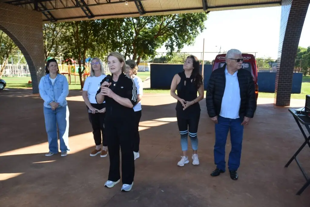 Grupo da Terceira Idade de Iguatemi participa de caminhada alusiva ao Junho Prata, mês de combate à violência contra a pessoa idosa