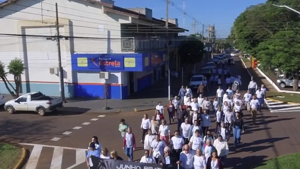 Grupo da Terceira Idade de Iguatemi participa de caminhada alusiva ao Junho Prata, mês de combate à violência contra a pessoa idosa