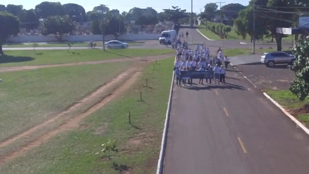 Grupo da Terceira Idade de Iguatemi participa de caminhada alusiva ao Junho Prata, mês de combate à violência contra a pessoa idosa