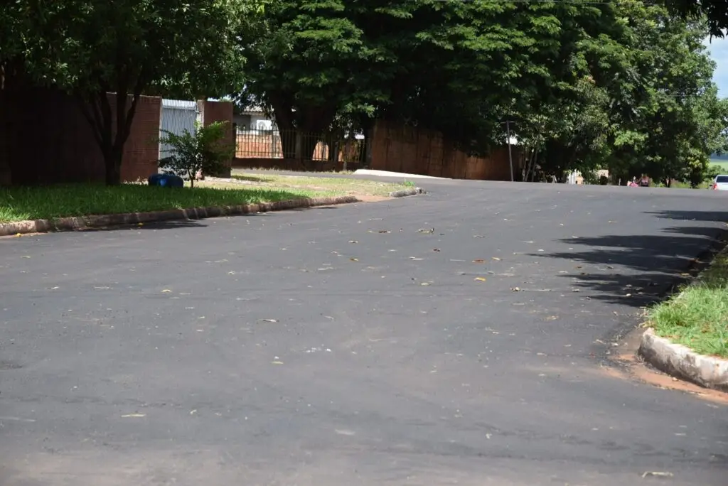 Iguatemi é um verdadeiro canteiro de obras, com rede de drenagem, recapeamento e pavimentação asfáltica no perímetro urbano Iguatemi é um verdadeiro canteiro de obras, com rede de drenagem, recapeamento e pavimentação asfáltica no perímetro urbano