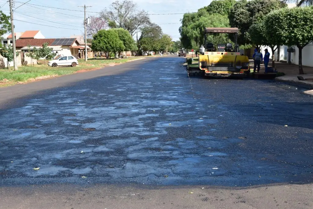 Iguatemi é um verdadeiro canteiro de obras, com rede de drenagem, recapeamento e pavimentação asfáltica no perímetro urbano Iguatemi é um verdadeiro canteiro de obras, com rede de drenagem, recapeamento e pavimentação asfáltica no perímetro urbano