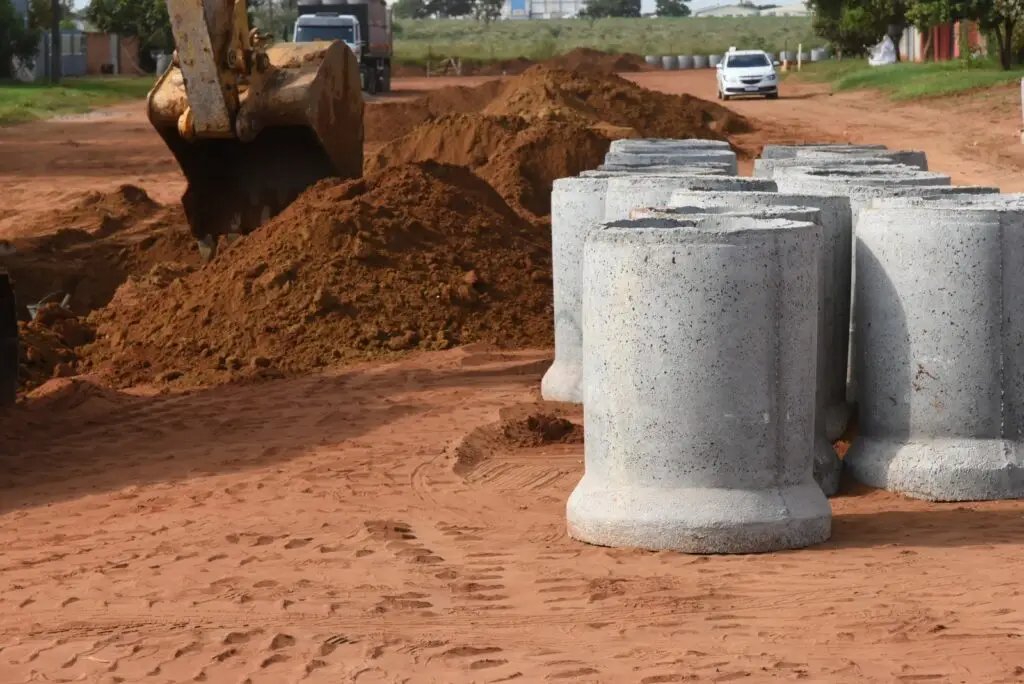 Iguatemi é um verdadeiro canteiro de obras, com rede de drenagem, recapeamento e pavimentação asfáltica no perímetro urbano Iguatemi é um verdadeiro canteiro de obras, com rede de drenagem, recapeamento e pavimentação asfáltica no perímetro urbano
