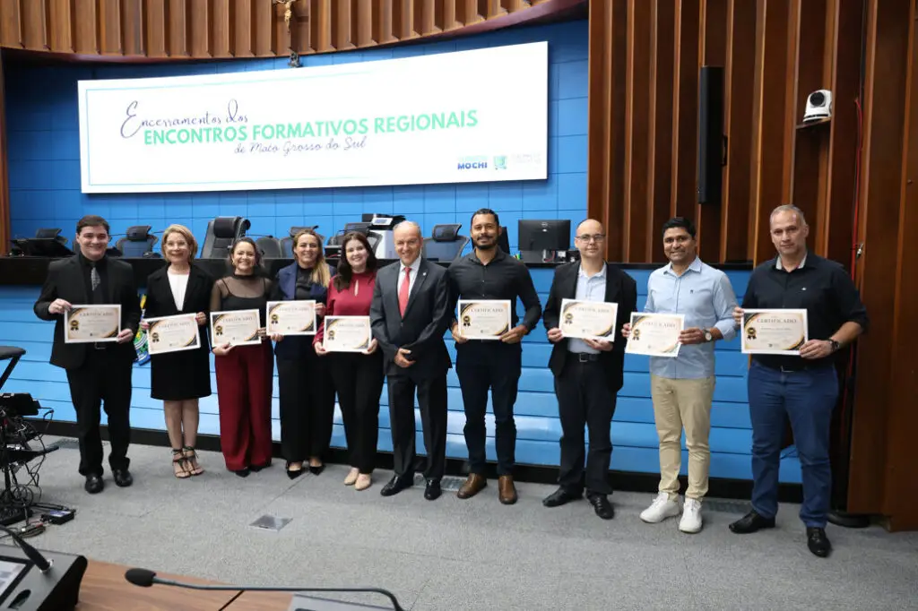 Profissionais da Educação de Amambai participam do encerramento dos Encontros Regionais Formativos na ALEMS Profissionais da Educação de Amambai participam do encerramento dos Encontros Regionais Formativos na ALEMS