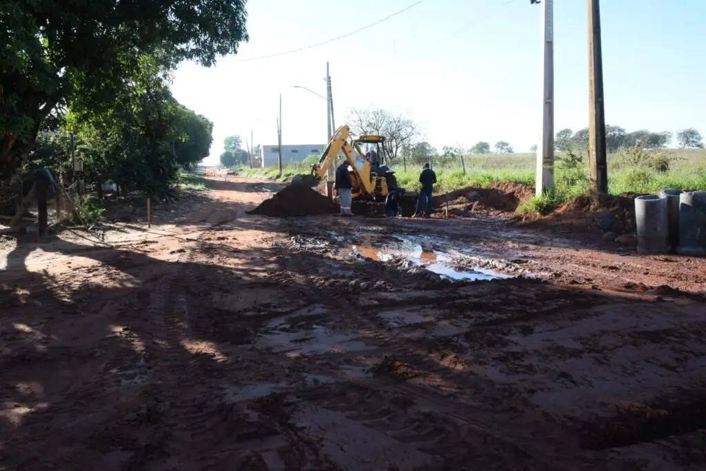 Iguatemi: Obras de drenagem nos bairros Vila Nova e Vila Nova Esperança são retomadas após período de fortes chuvas Iguatemi: Obras de drenagem nos bairros Vila Nova e Vila Nova Esperança são retomadas após período de fortes chuvas